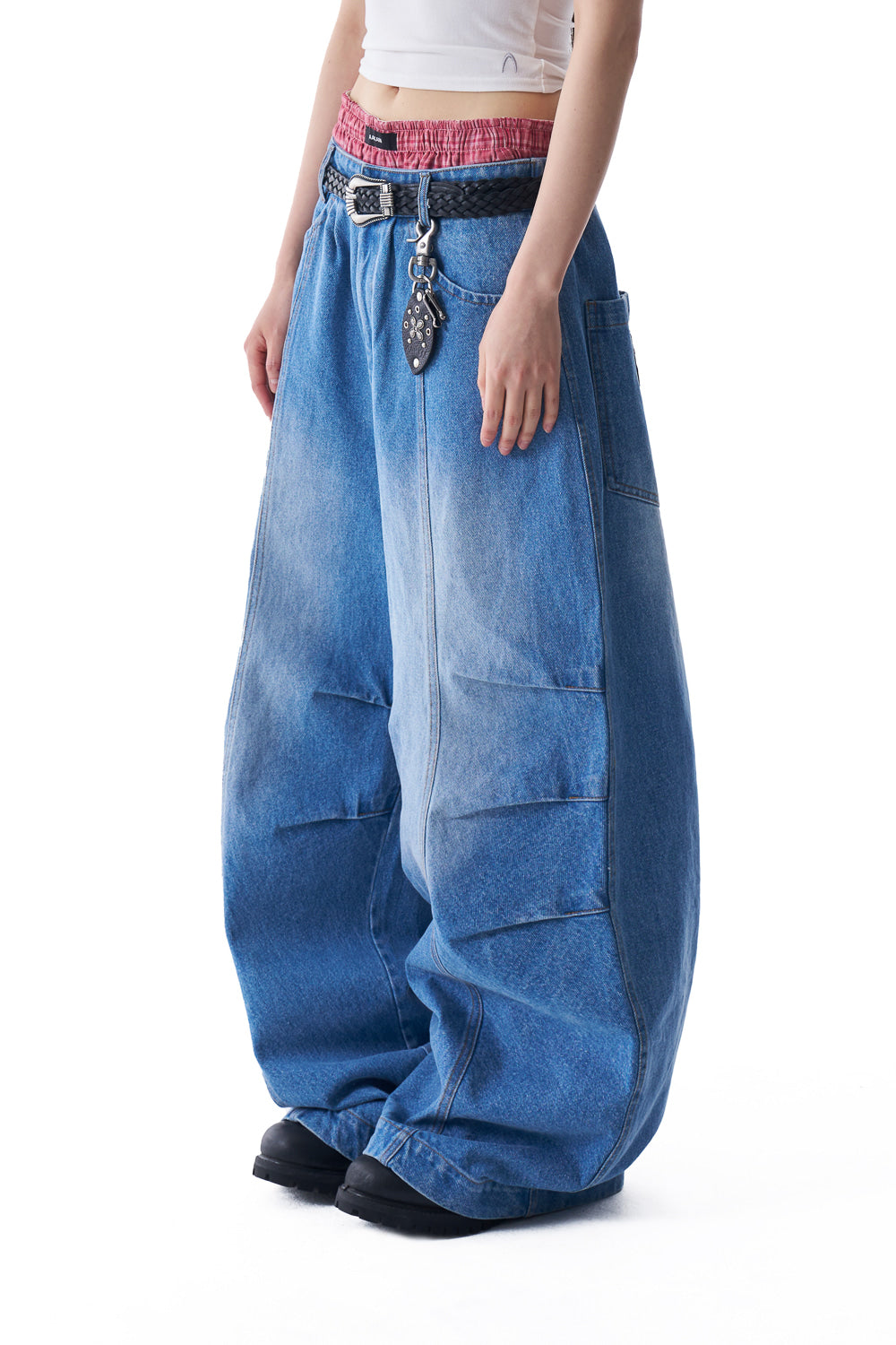Knee Pin-tuck Washed Denim Pants (Blue)