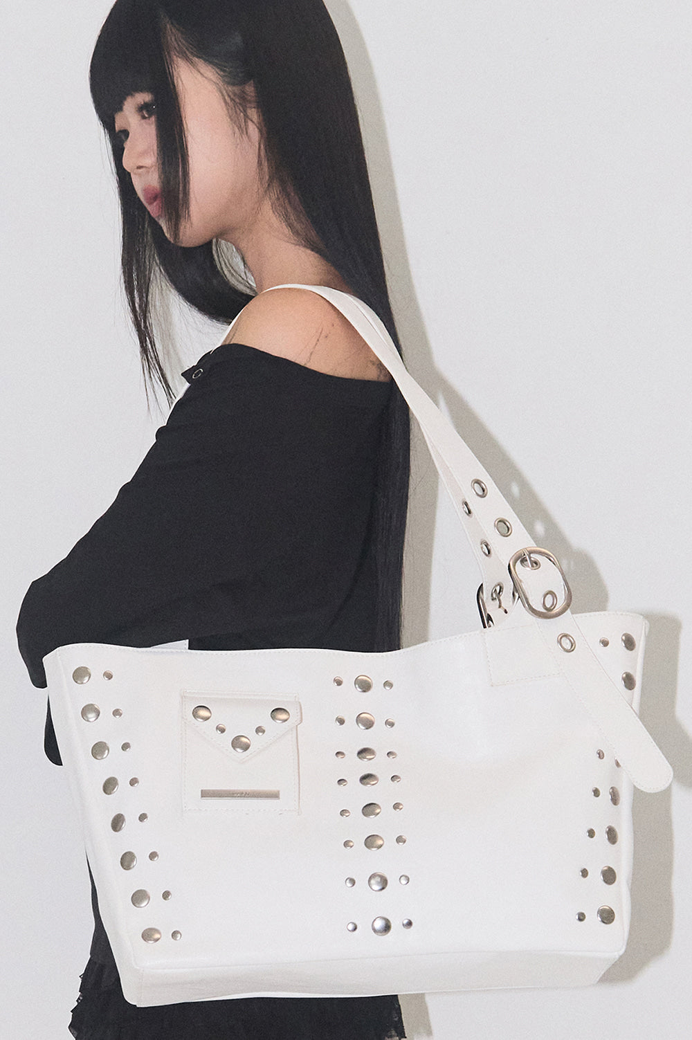 Flap pocket square big back white