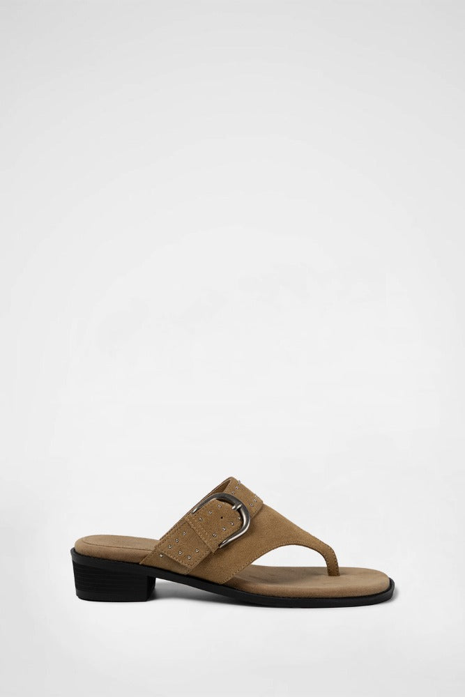 STUDIA BUCKLE FLIP-FLOP / BEIGE