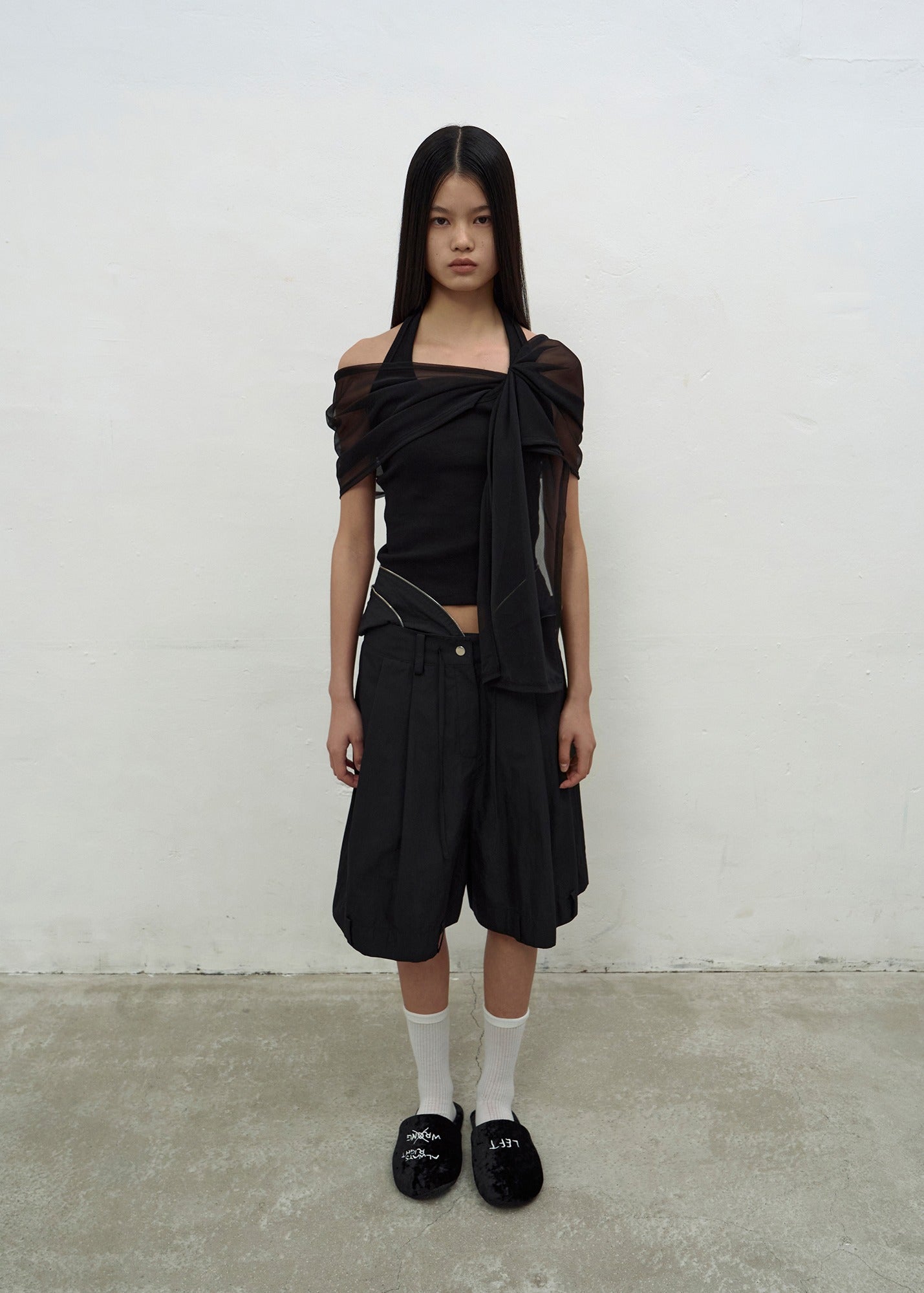 SCARF-DETAIL HALTER-NECK TOP (BLACK)