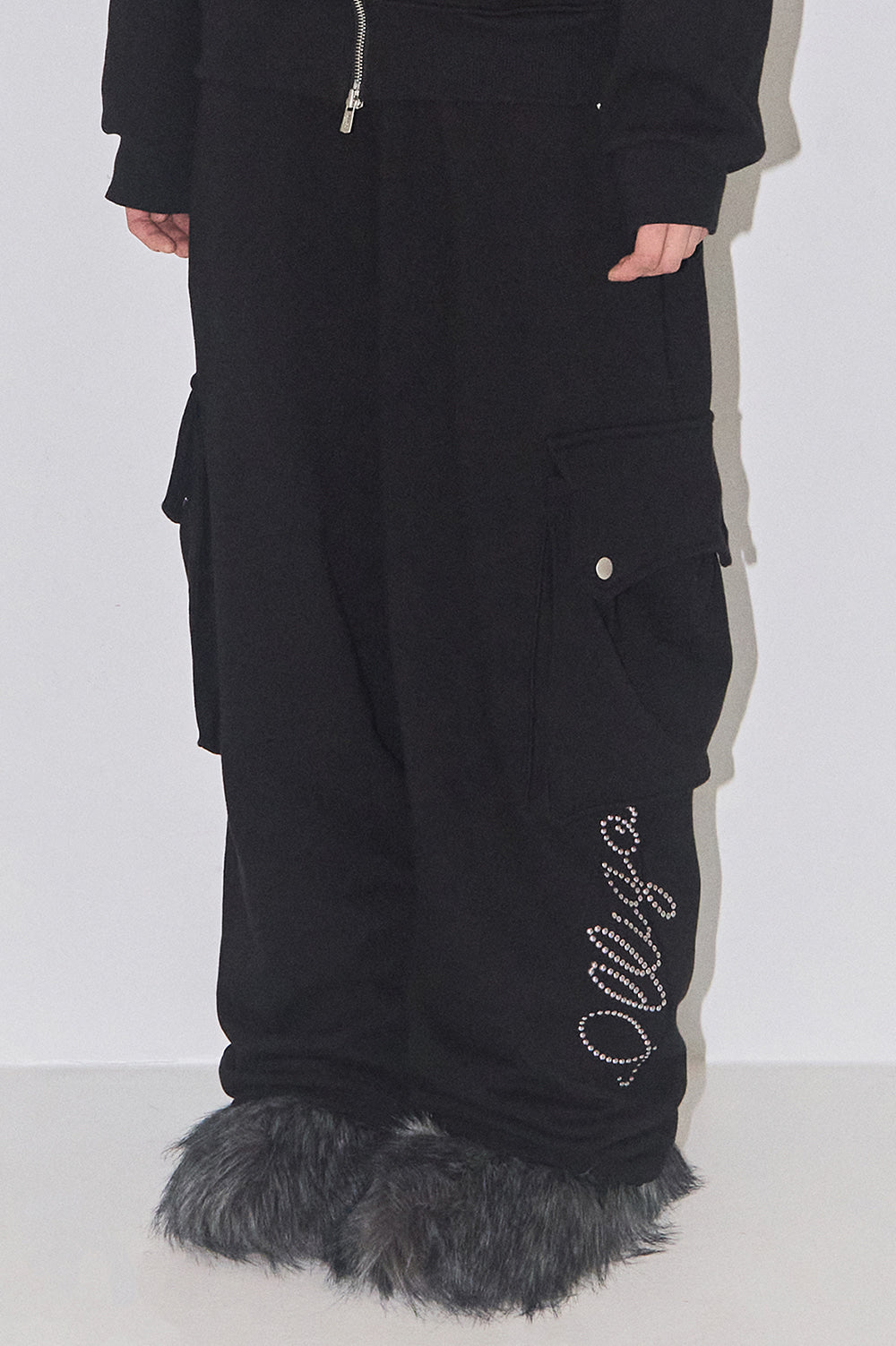 Studded cargo sweat pants Black