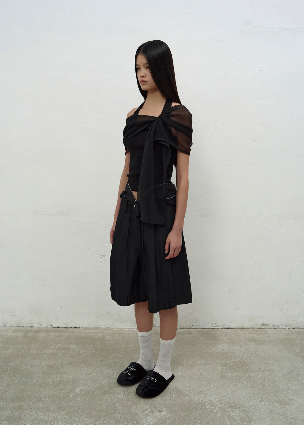 SCARF-DETAIL HALTER-NECK TOP (BLACK)