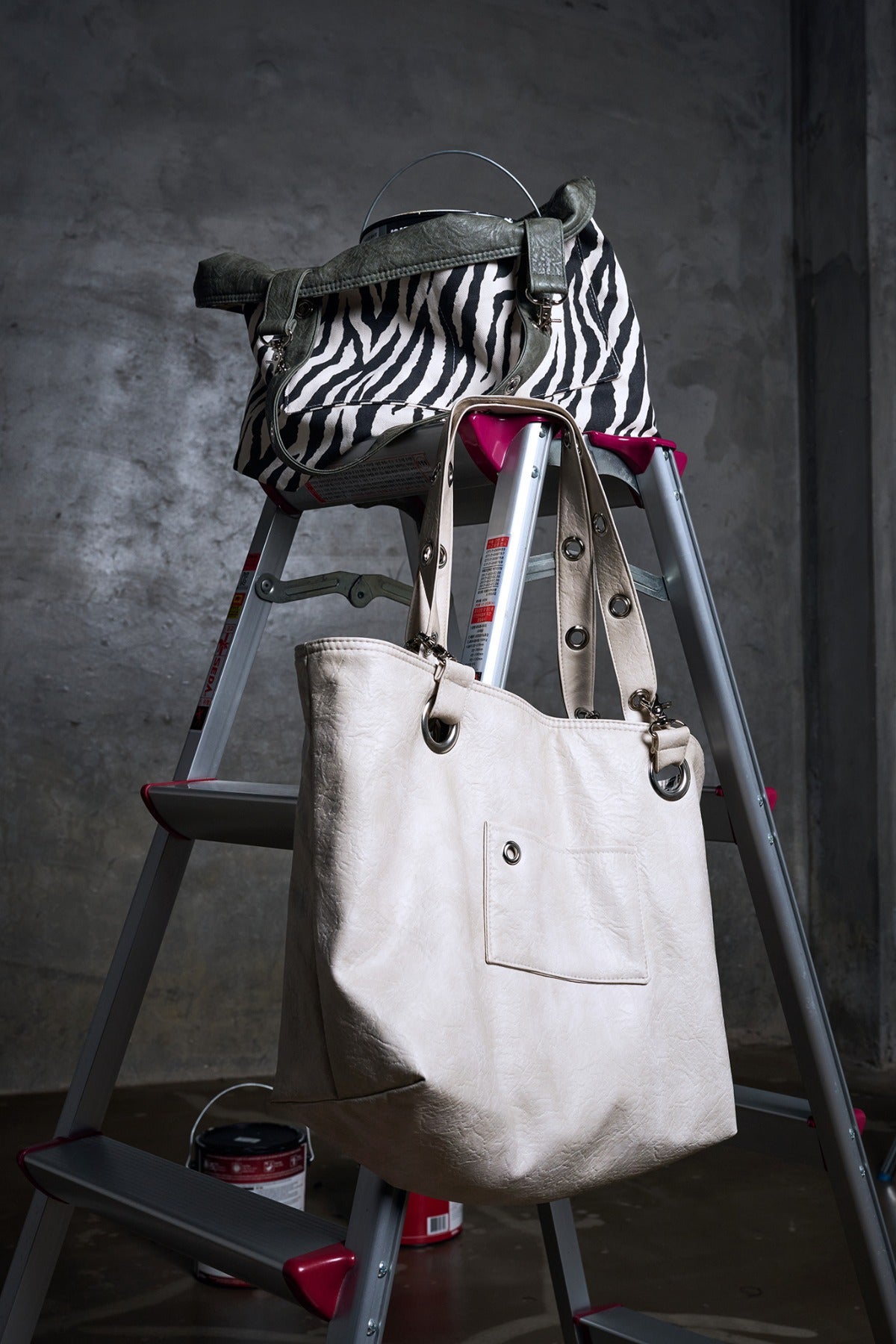 EYELET LEATHER BAG (VER.2) â€?BEIGE