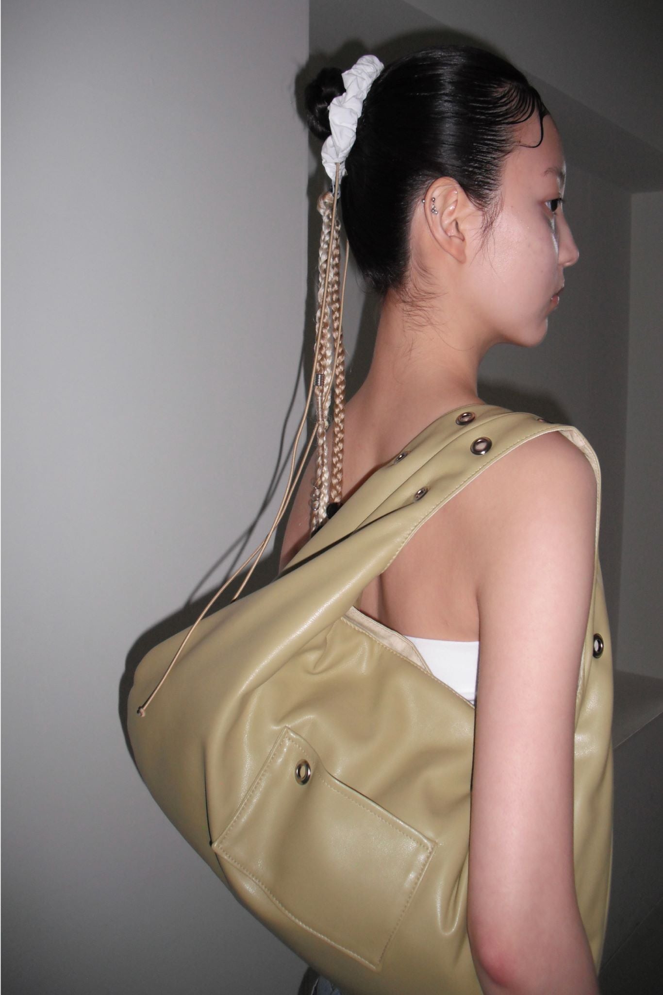 EYELET LEATHER BAG (BUTTER)