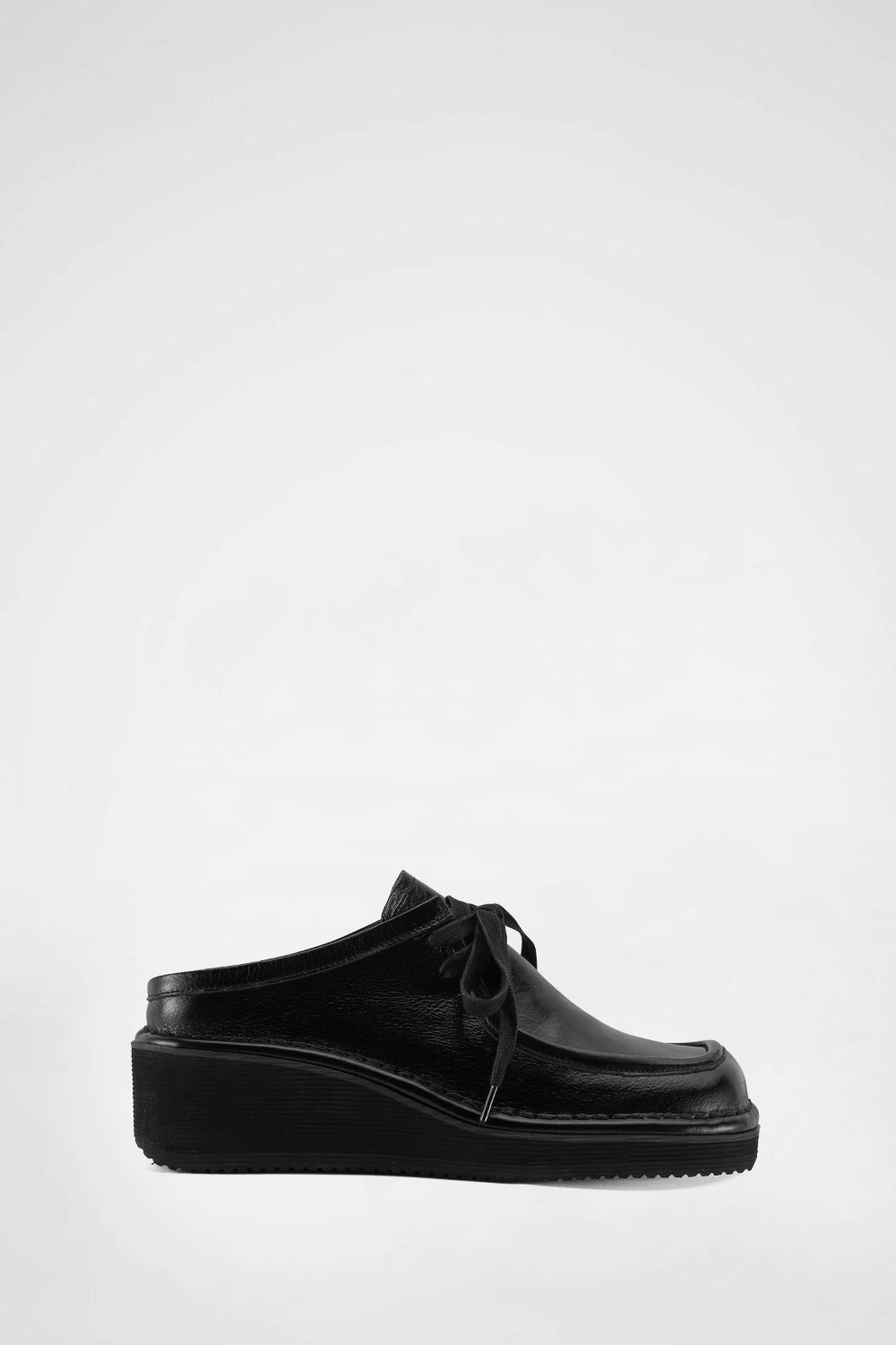CHUKKA CLOGS / BLACK