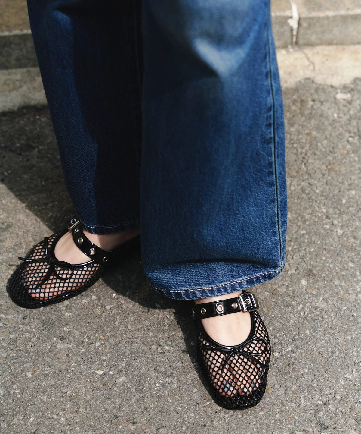 MESH BUCKLE STRAP BALLERINA FLAT / Black