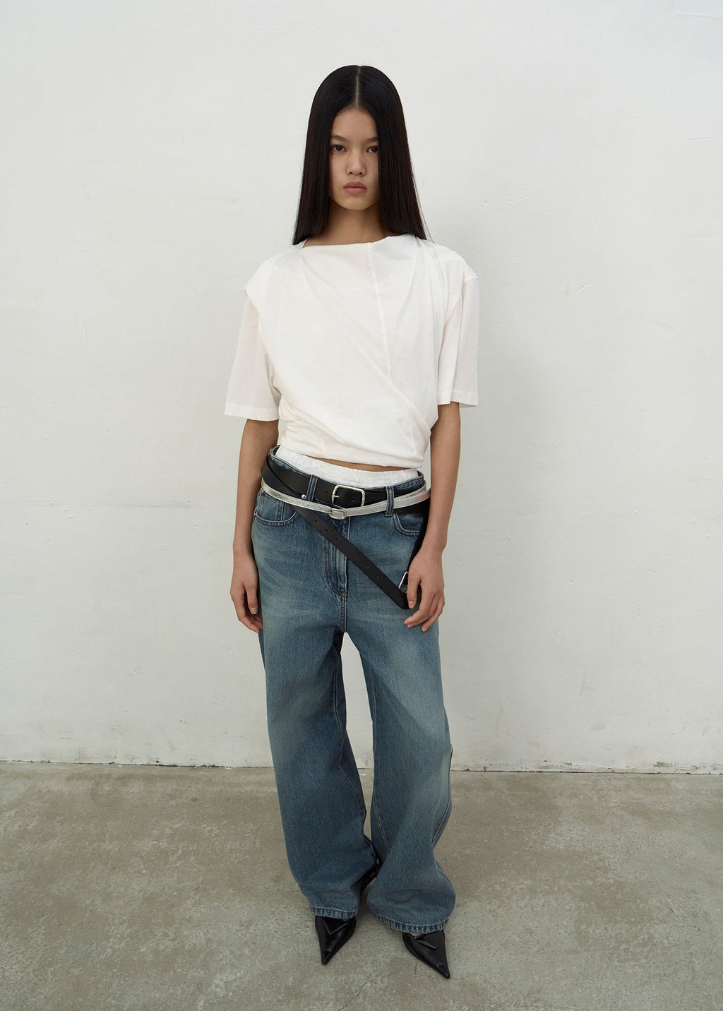 BLUE WASHED DART DETAIL DENIM (BLUE)