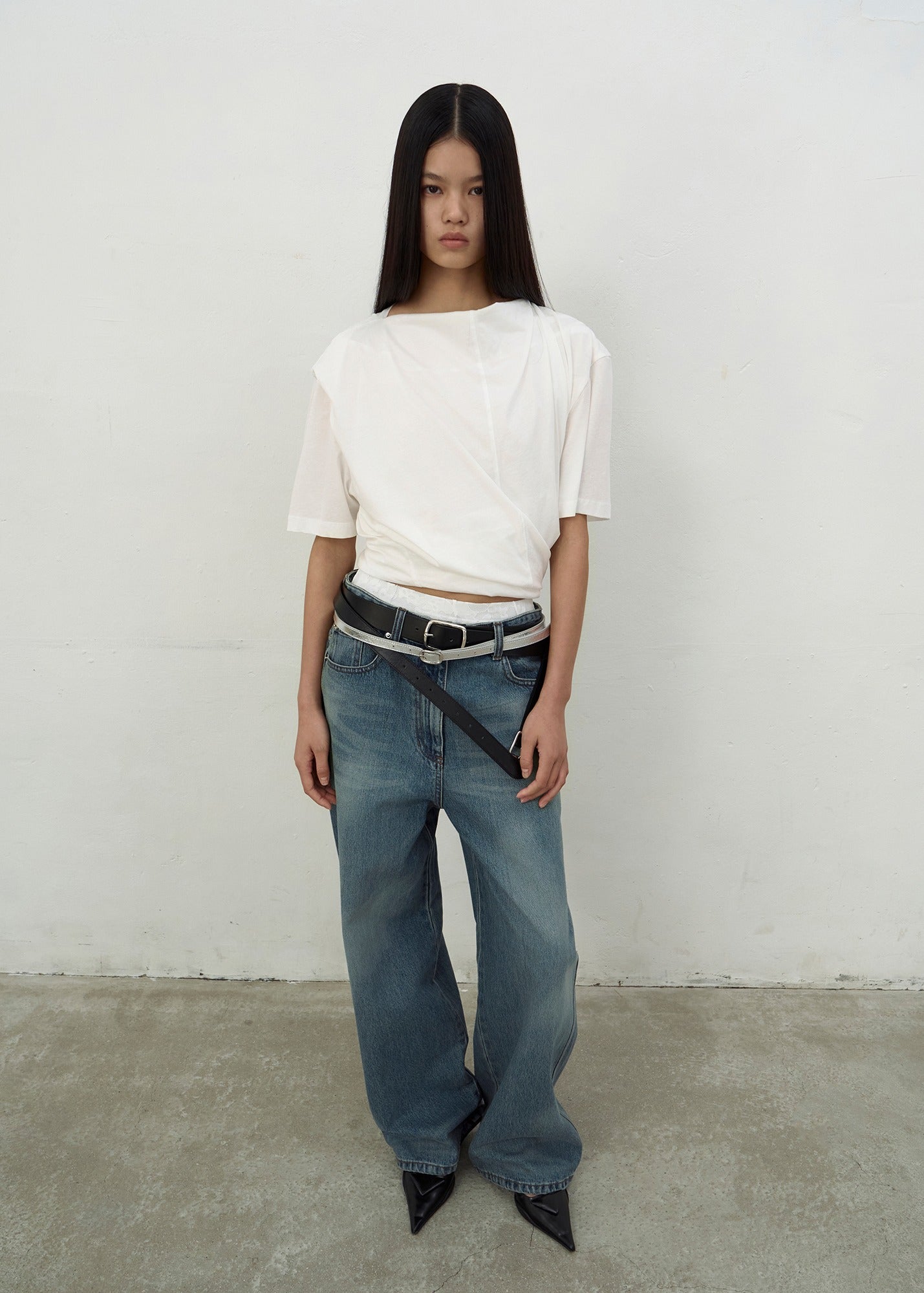 BLUE WASHED DART DETAIL DENIM (BLUE)