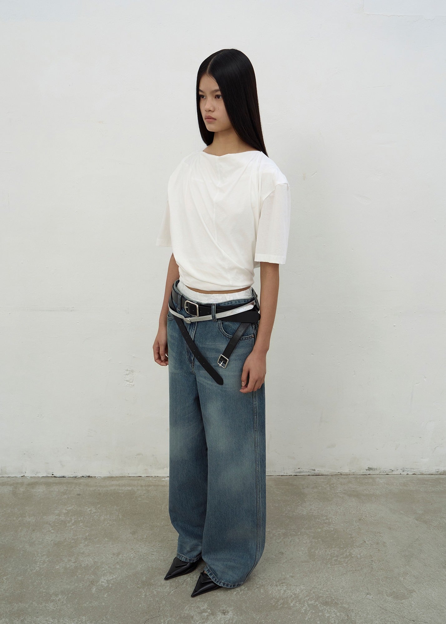 BLUE WASHED DART DETAIL DENIM (BLUE)