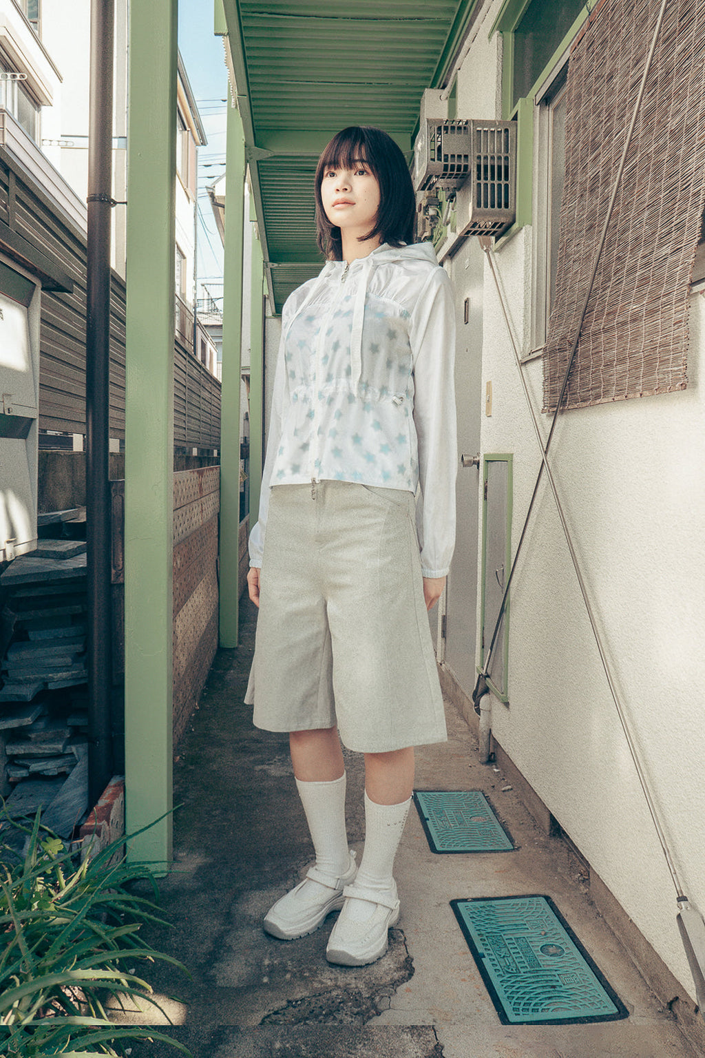 Angel wing bermuda pants (Gray)