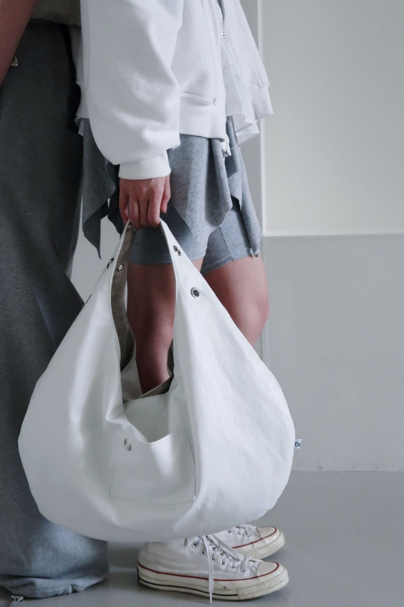 EYELET LEATHER BAG - LARGE (WHITE)