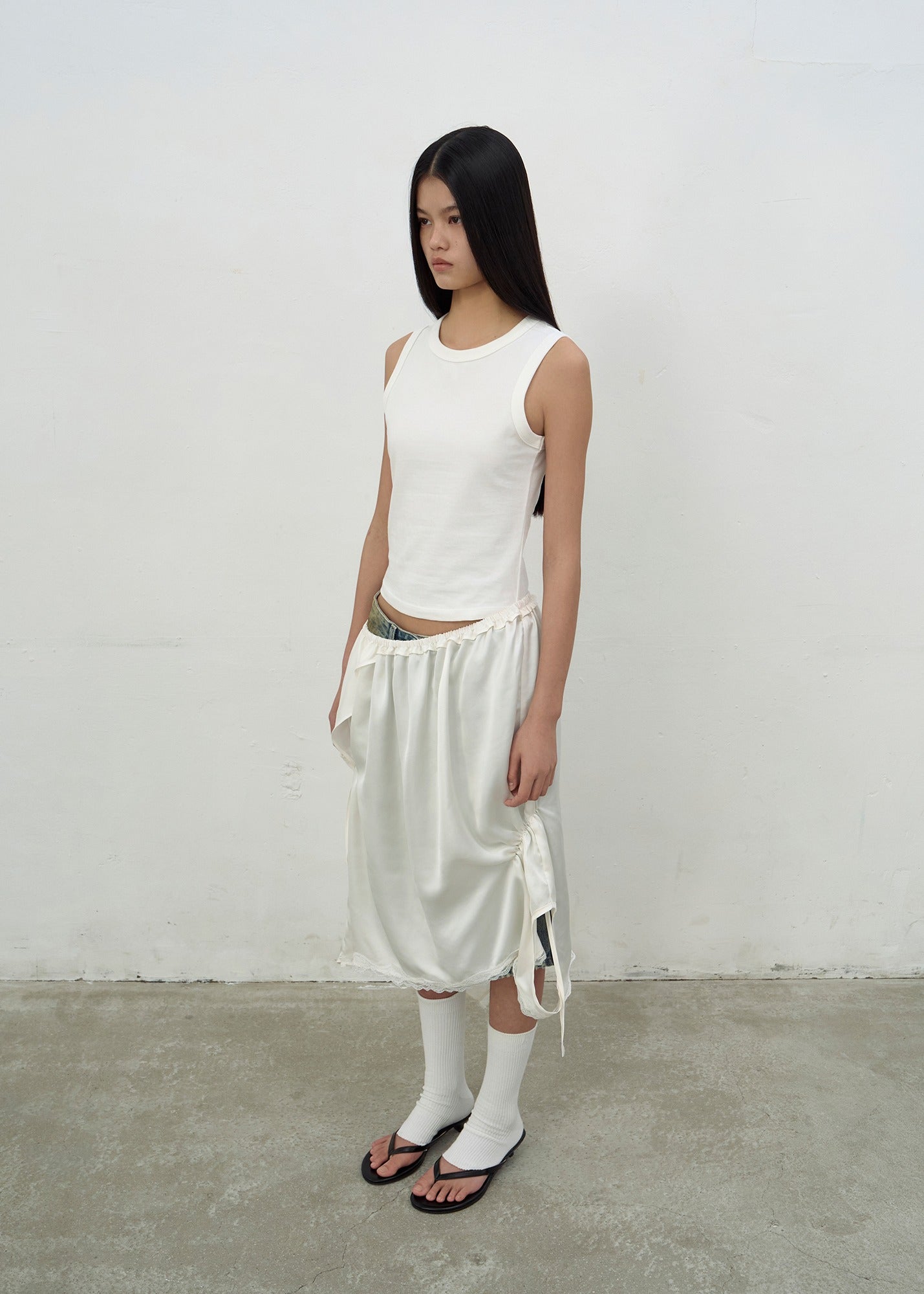 SHIRRING SLEEVELESS DRESS (WHITE)