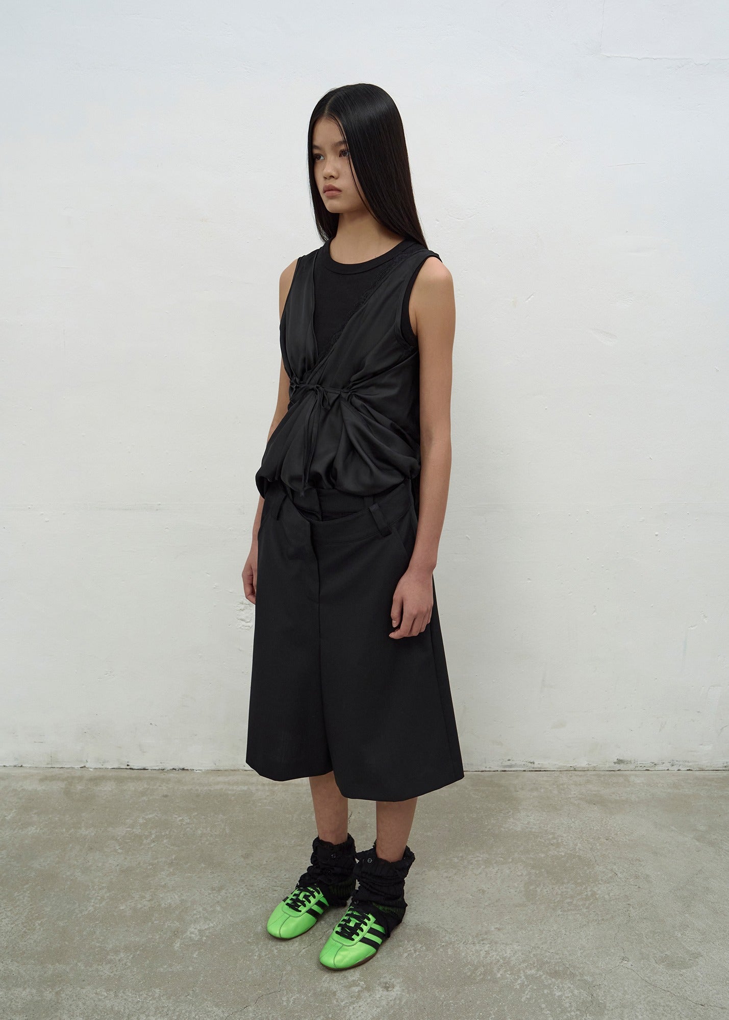 DOUBLE WAISTED BERMUDA SHORTS (BLACK)