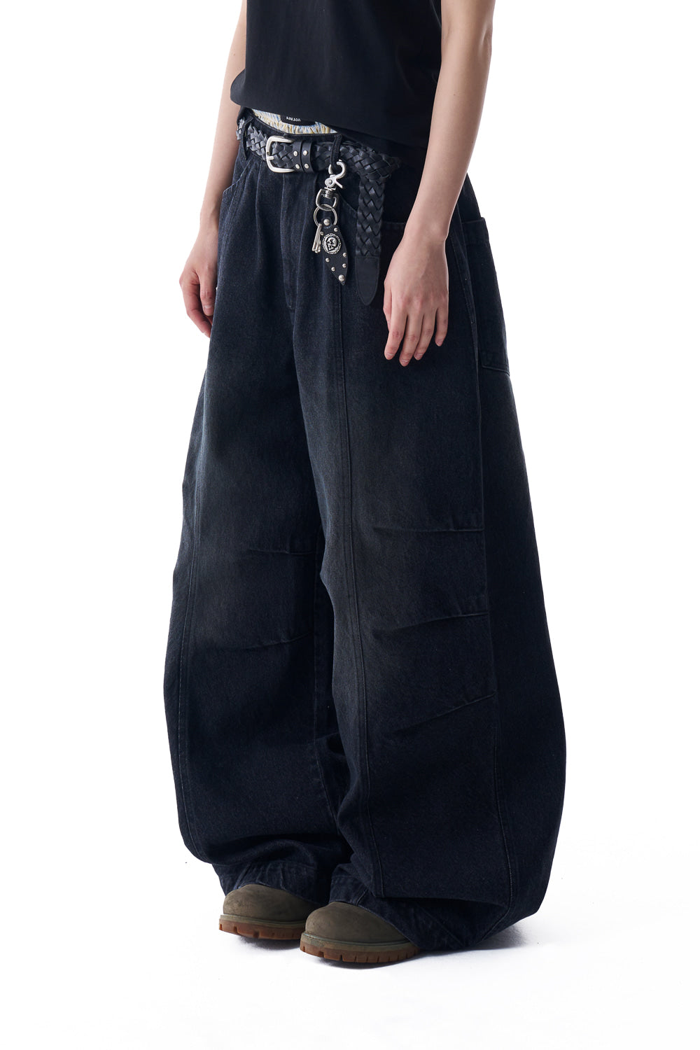 Knee Pin-tuck Washed Denim Pants (Black)