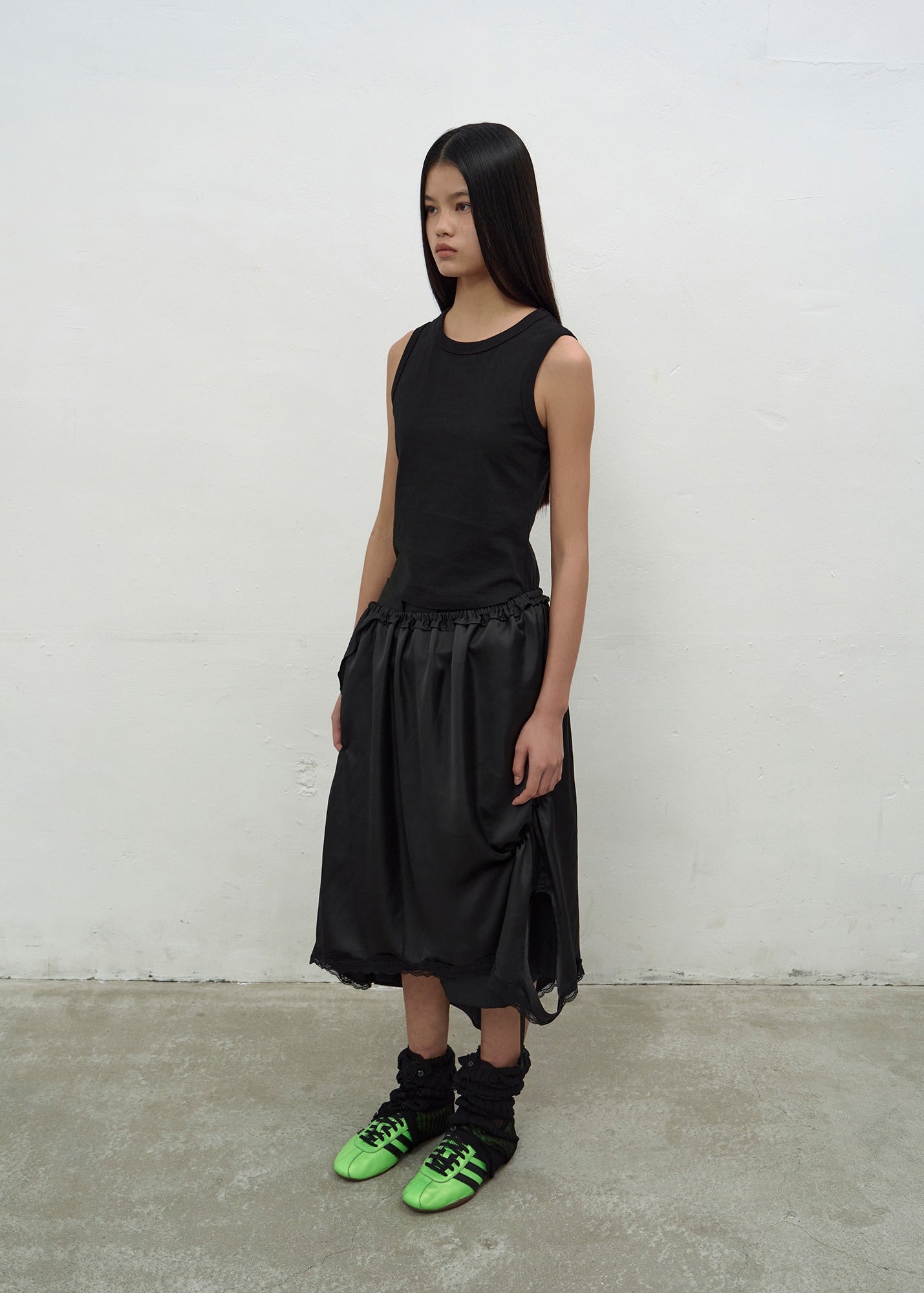 SHIRRING SLEEVELESS DRESS (BLACK)