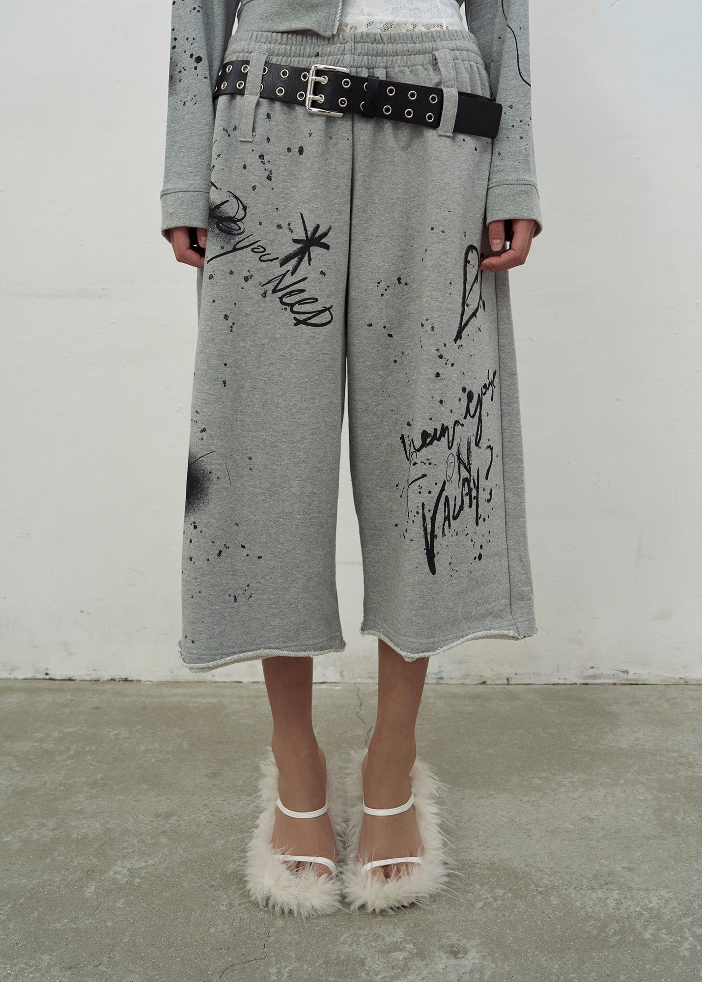 PRINTED BERMUDA SWEATPANTS (GREY)