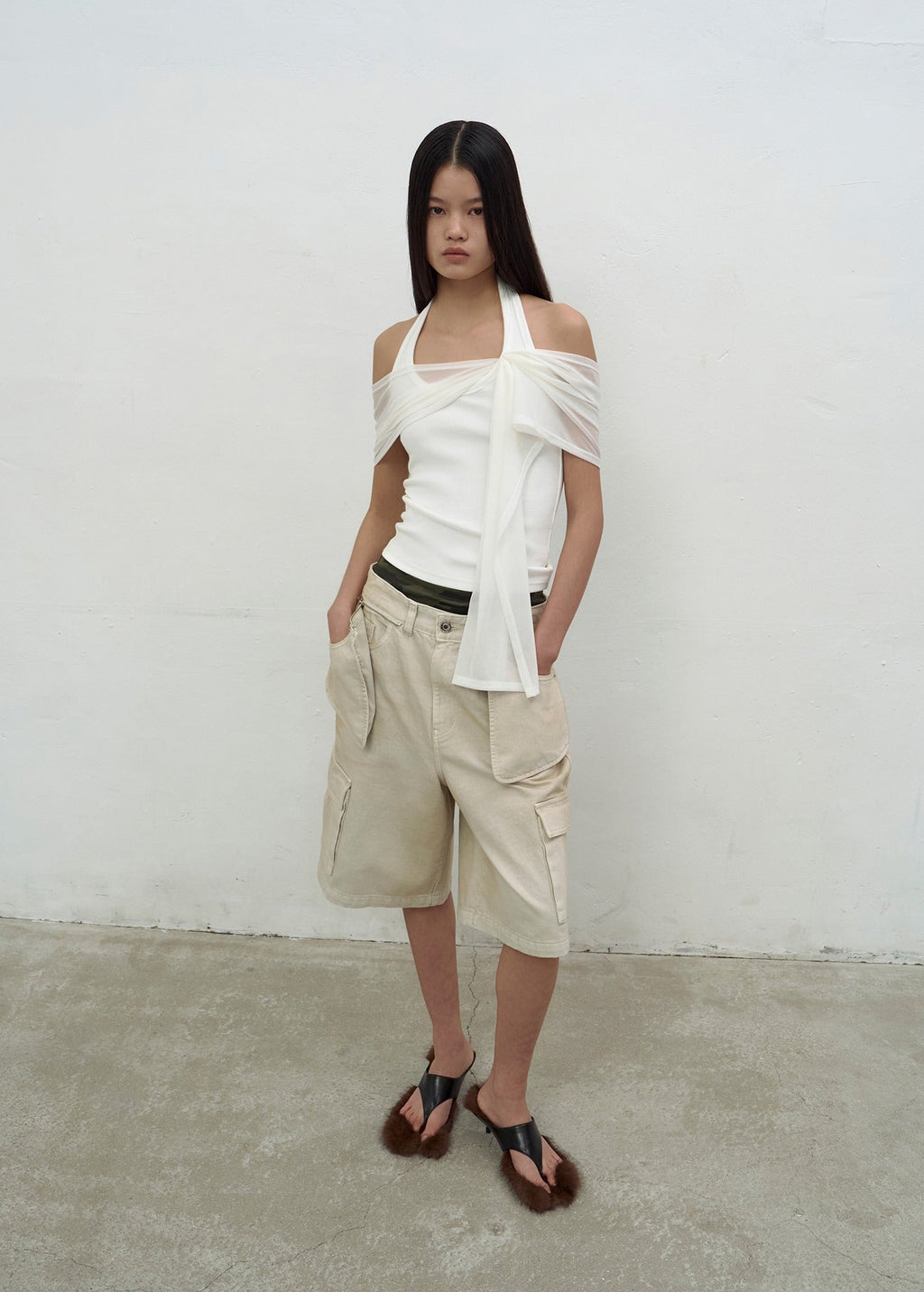 MULTI-POCKET DENIM SHORTS (SAND BEIGE)