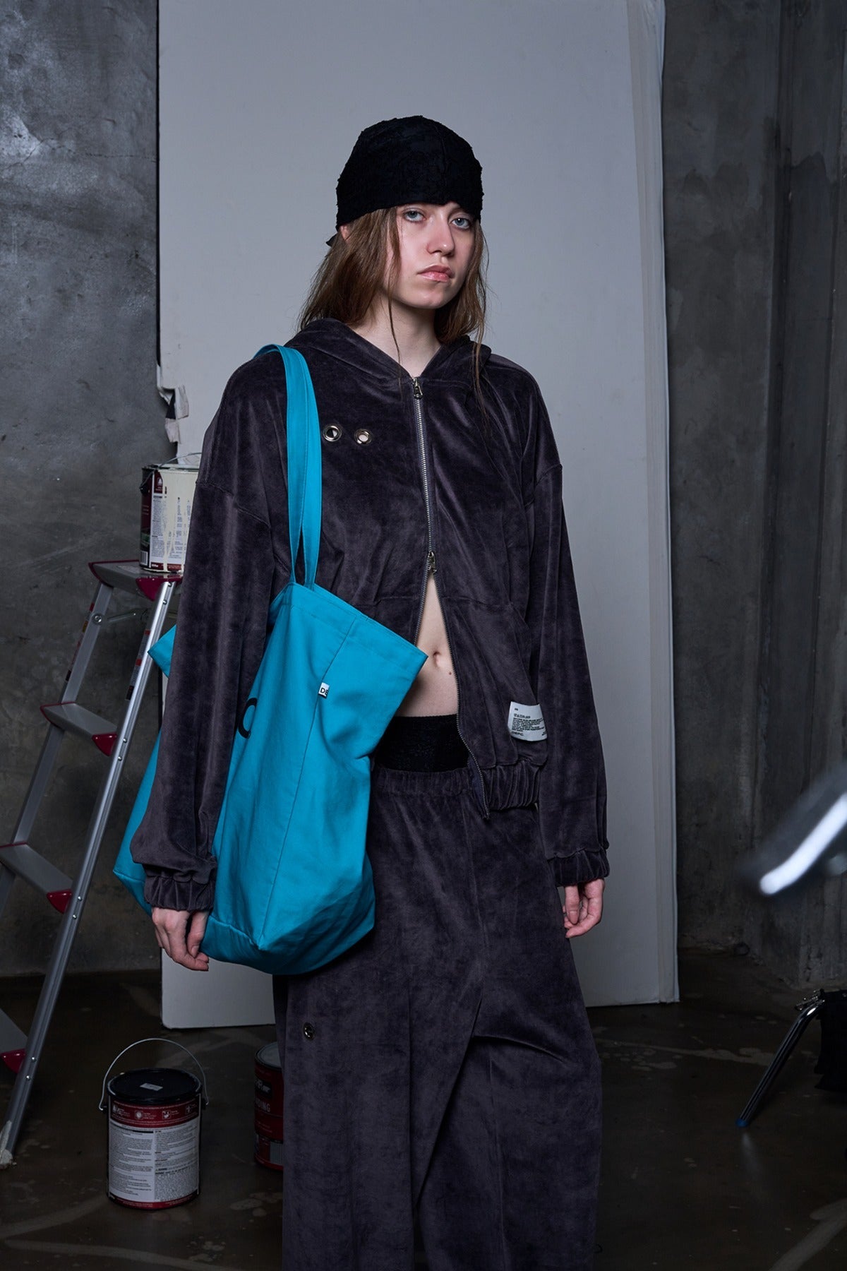 VELOUR ZIP-UP HOODIE - GRAY