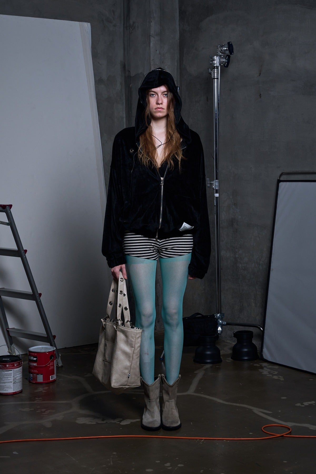 VELOUR ZIP-UP HOODIE - BLACK