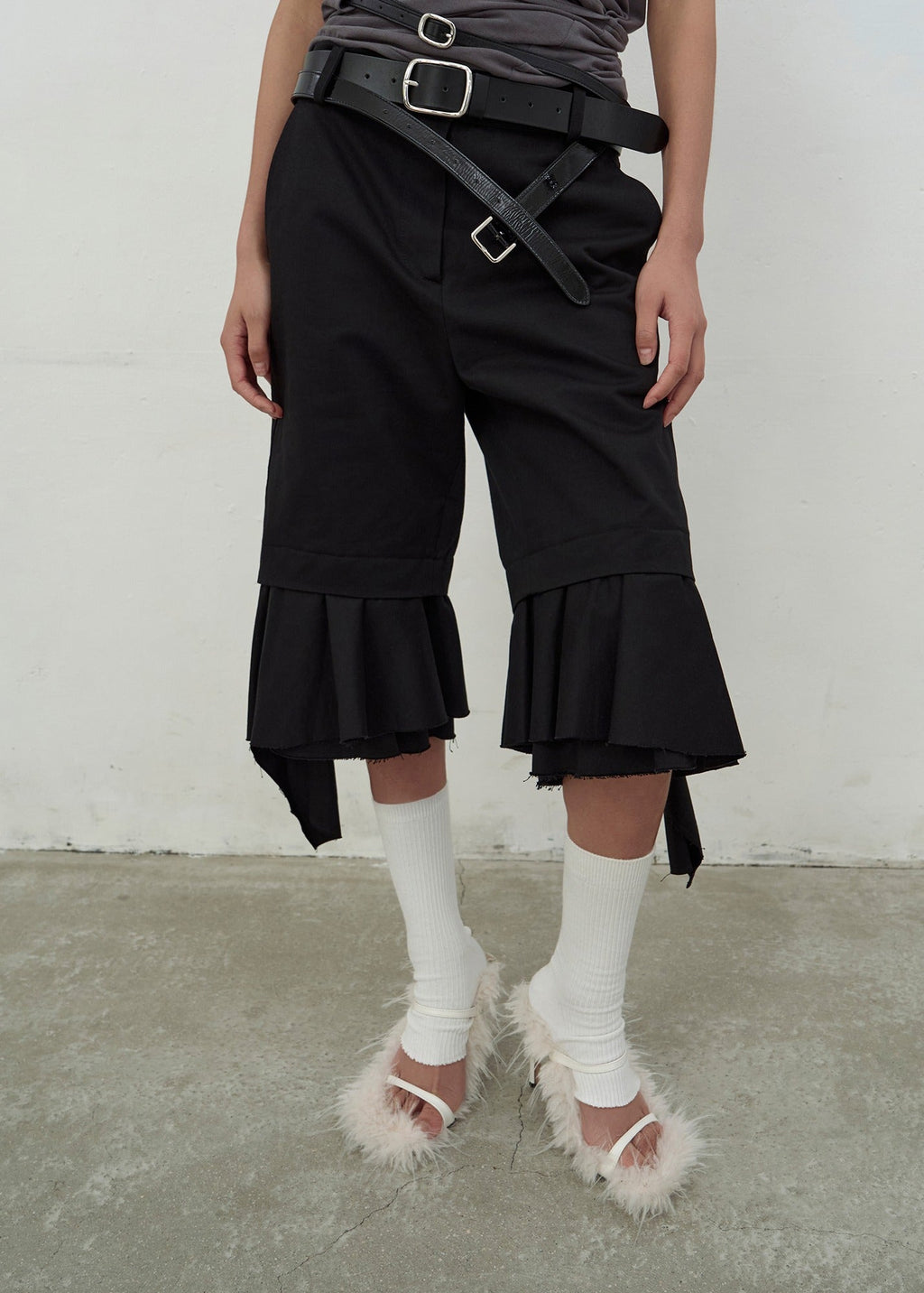 RUFFLE DETAIL BERMUDA SHORTS (BLACK)