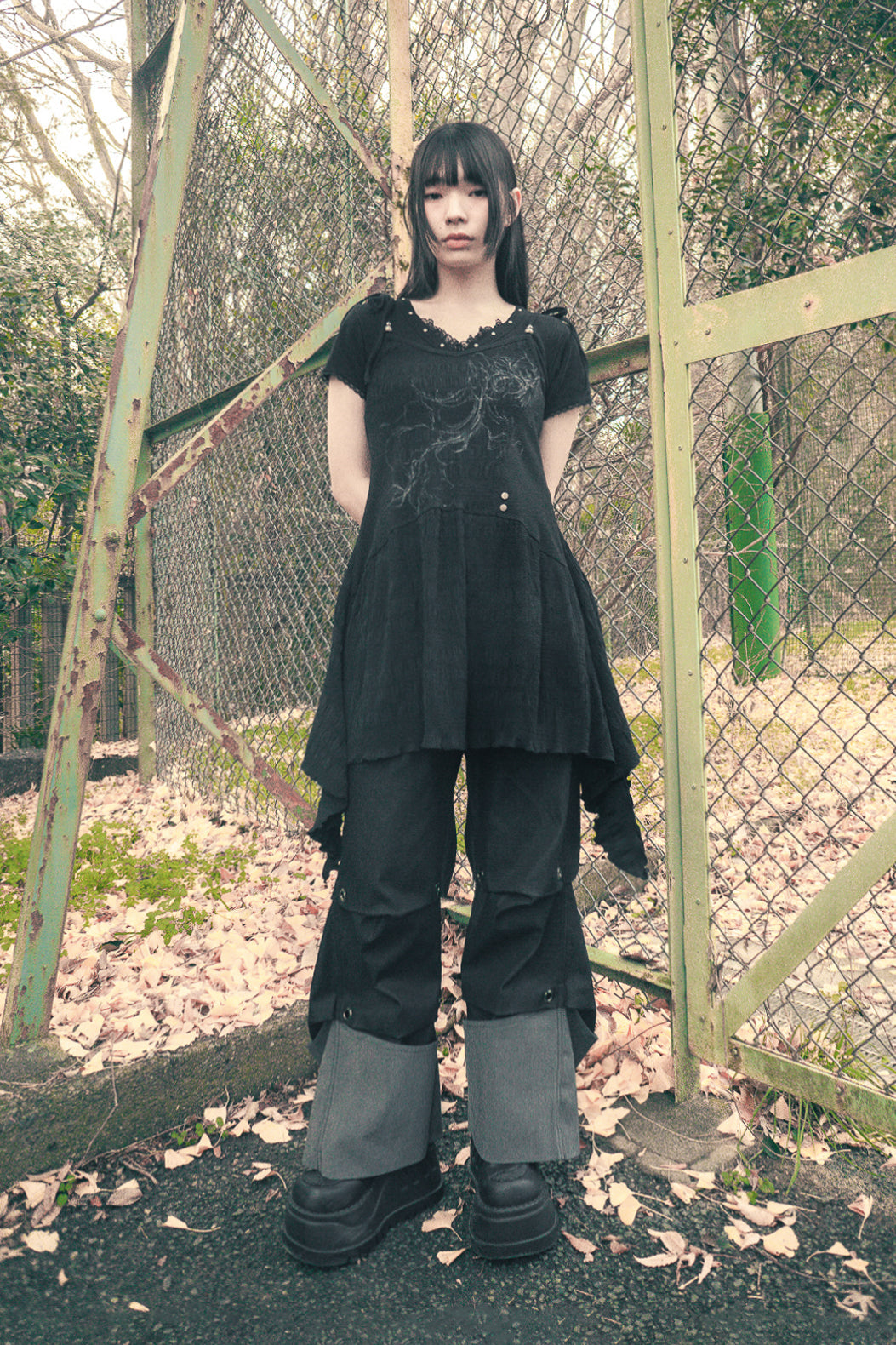 Flayered v-neck sleeveless (Black)