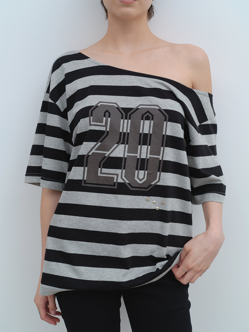Off-Shoulder Stripe T-Shirts Black