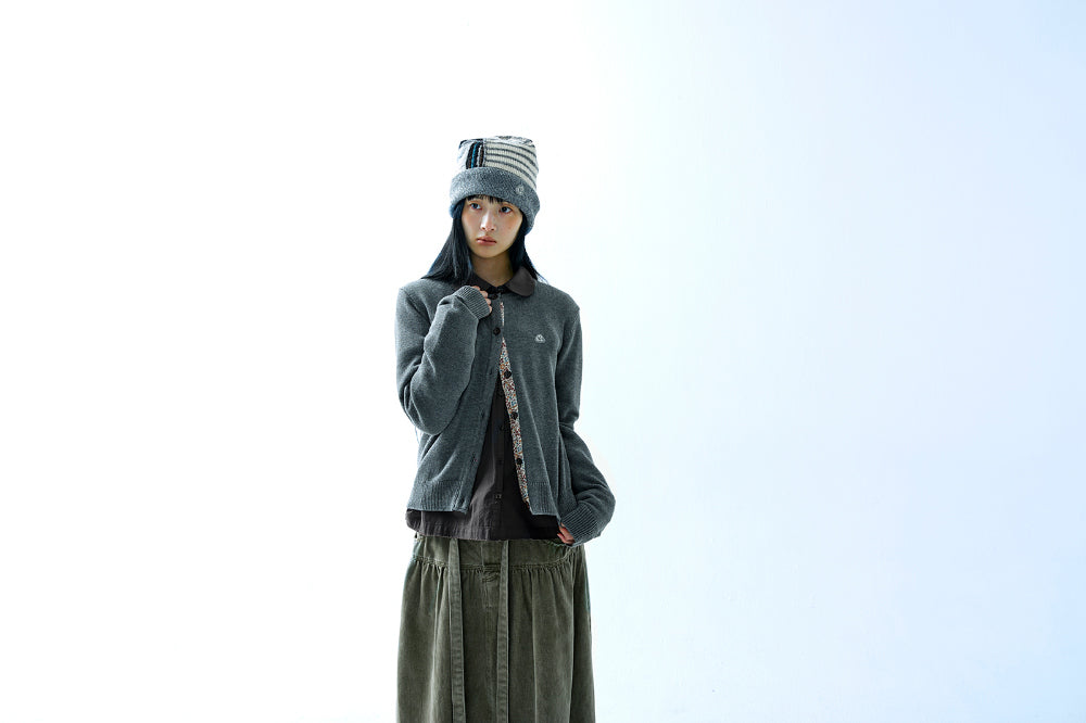 FLOWER PLACKET CARDIGAN GREY