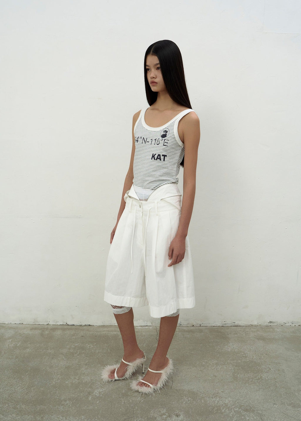 DRAWSTRING POCKET SHORTS (WHITE)