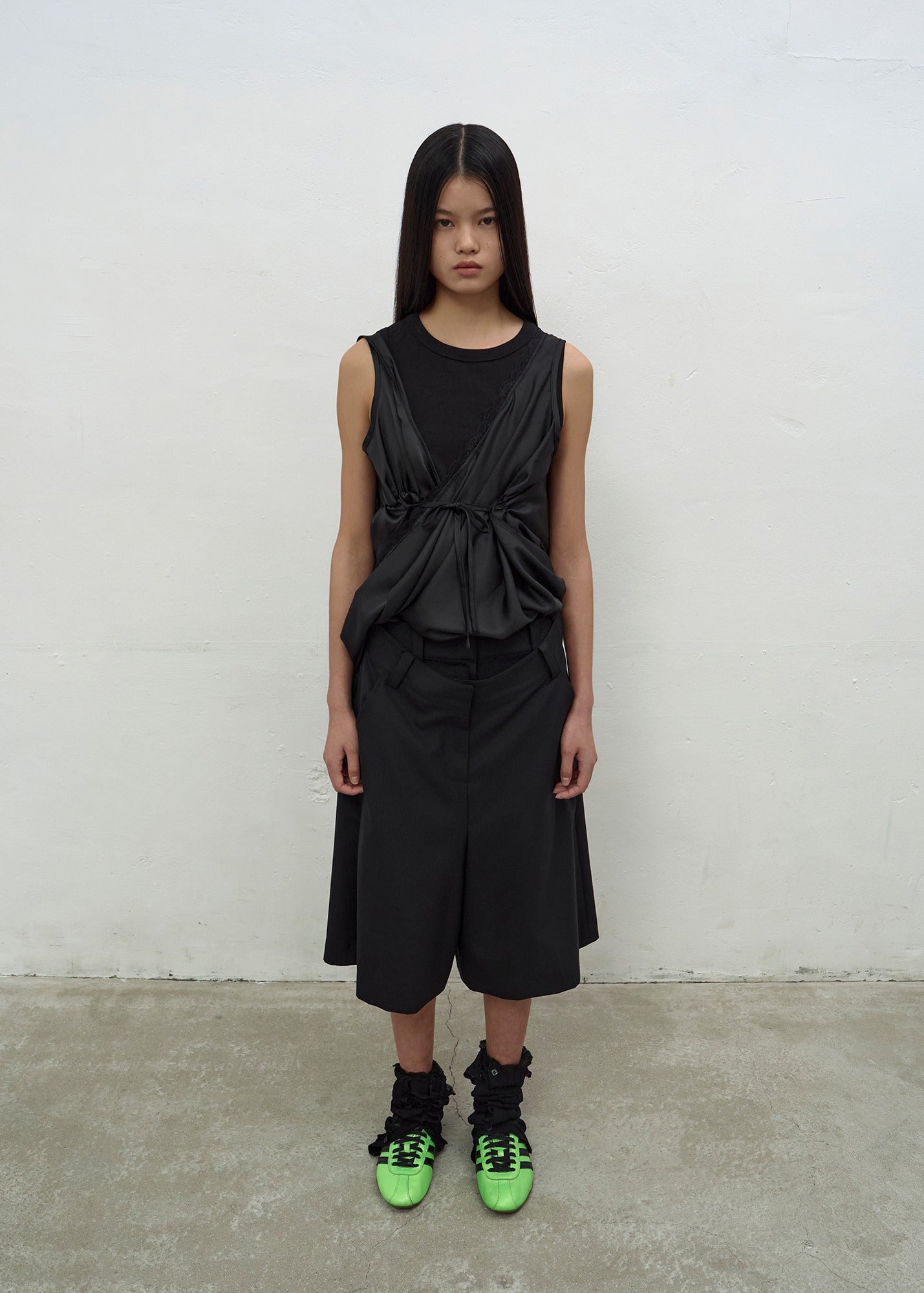 DOUBLE WAISTED BERMUDA SHORTS (BLACK)