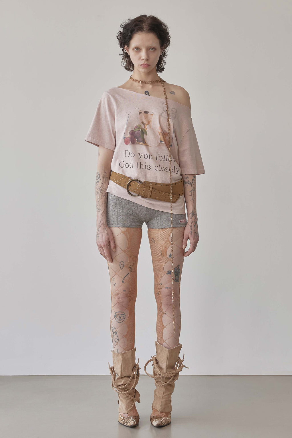 83 Faith Cut Out Tee Washed Apricot