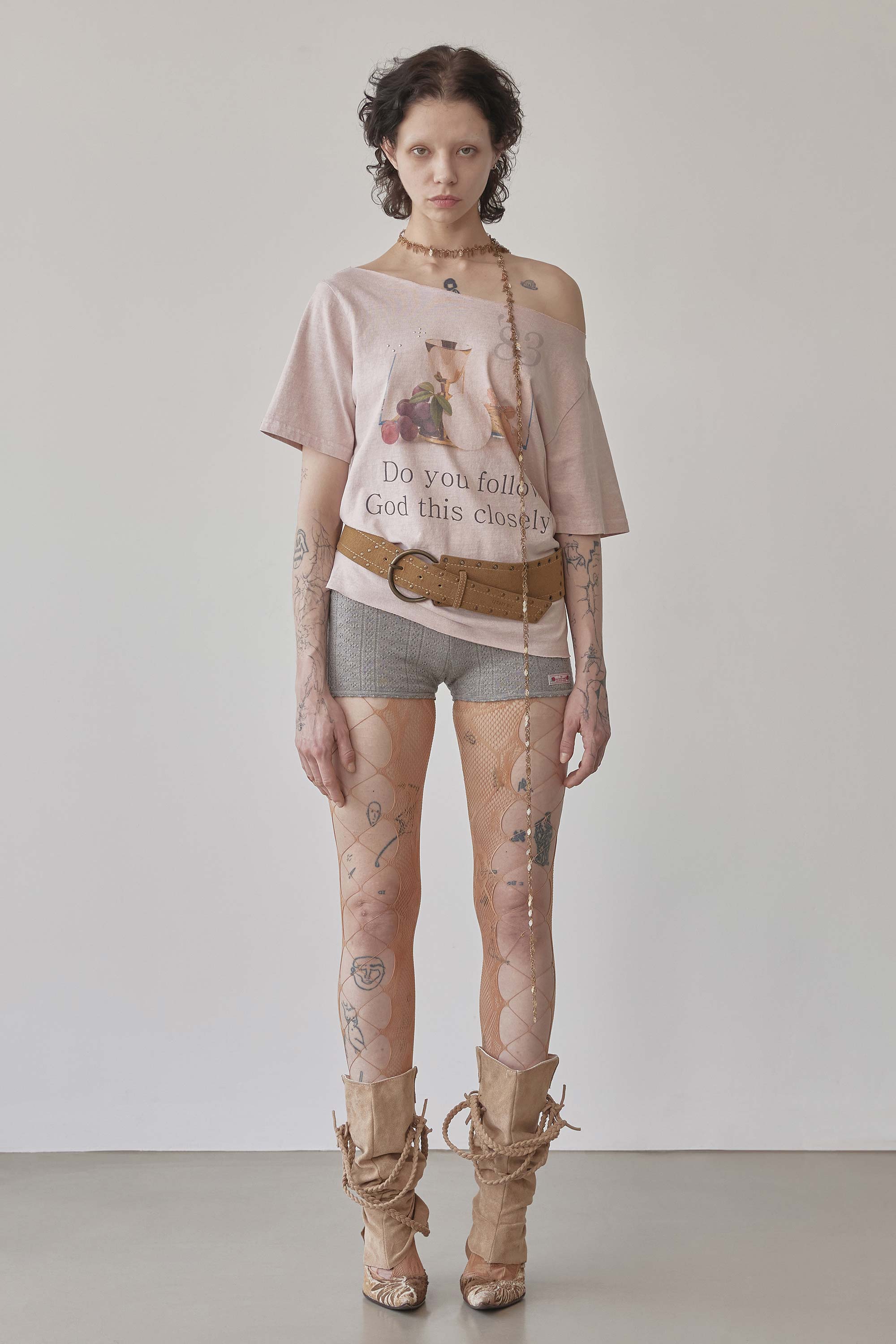 83 Faith Cut Out Tee Washed Apricot