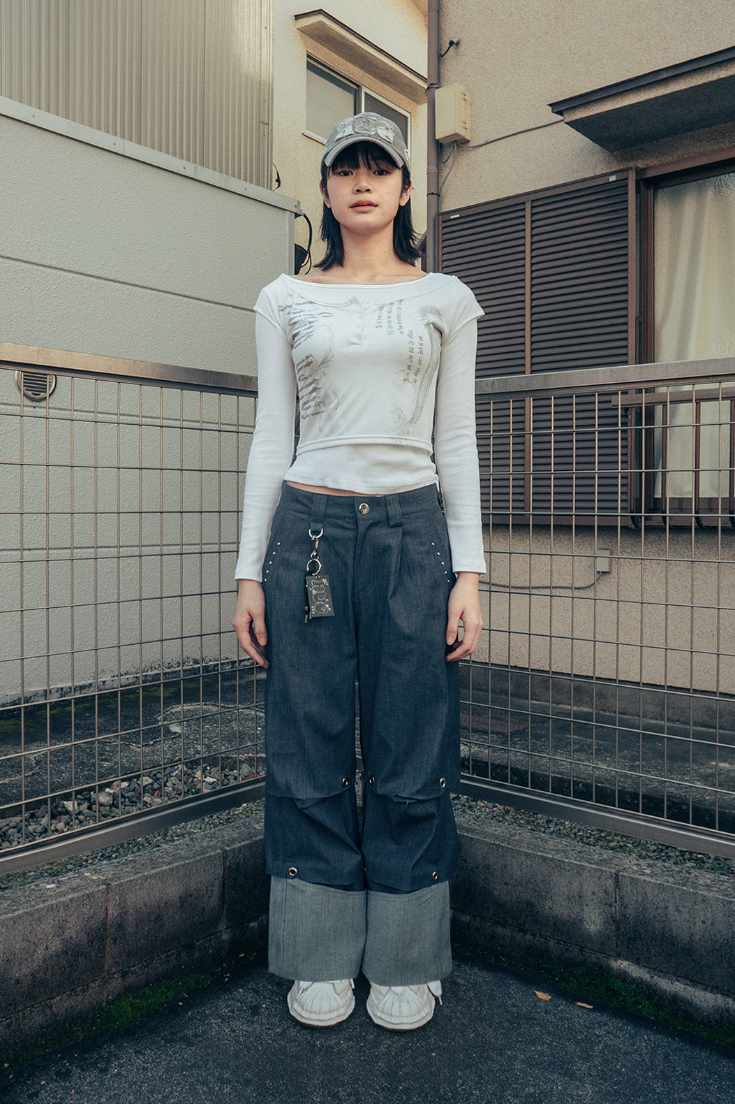 Tucked denim pants (Blue)