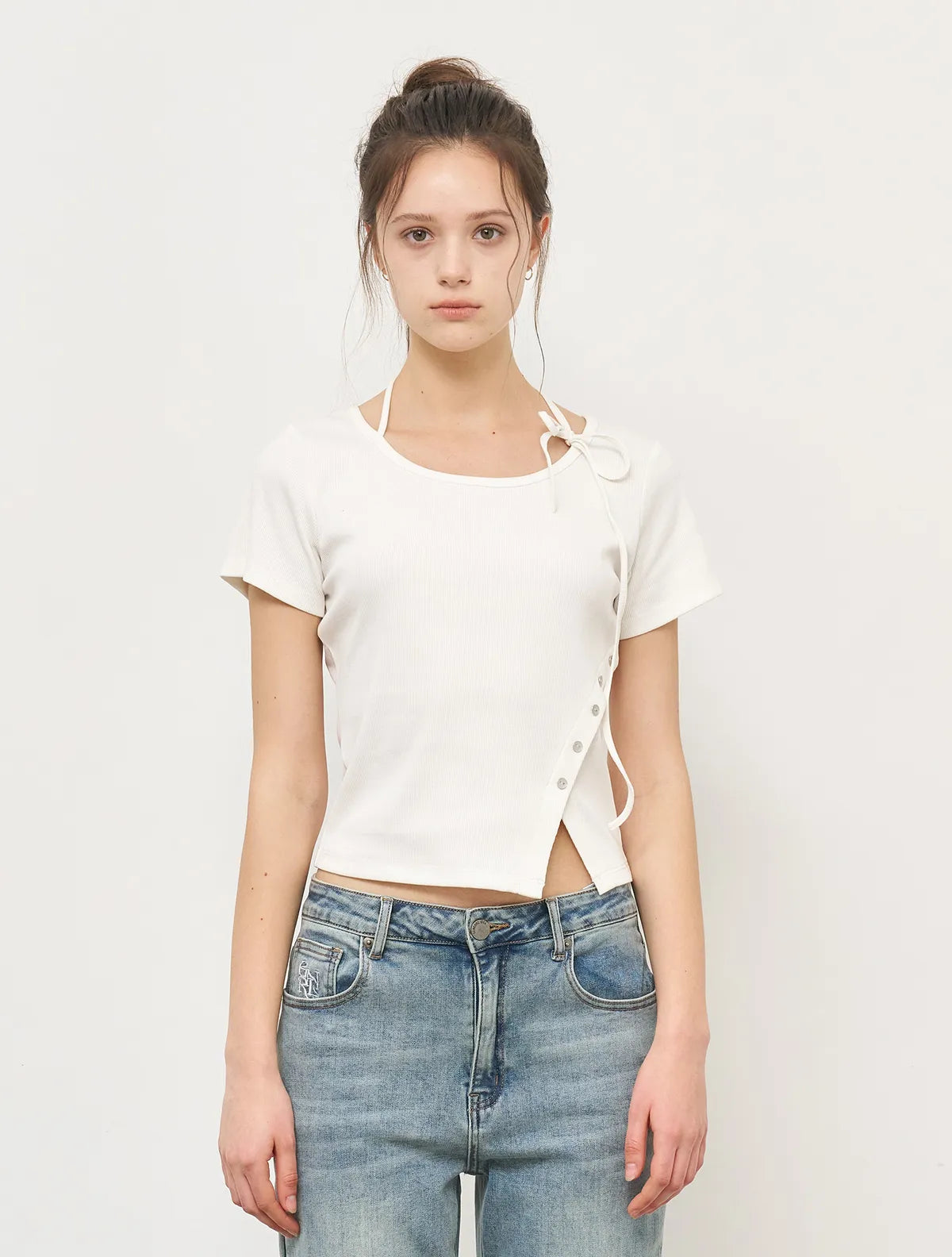 Button slit string short sleeve tee