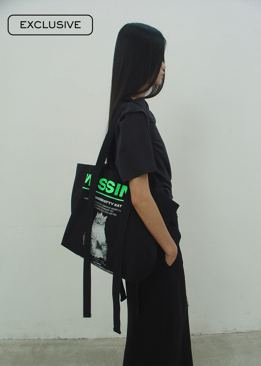 EXCLUSIVE KAT PRINT SHOULDER BAG (BLACK)