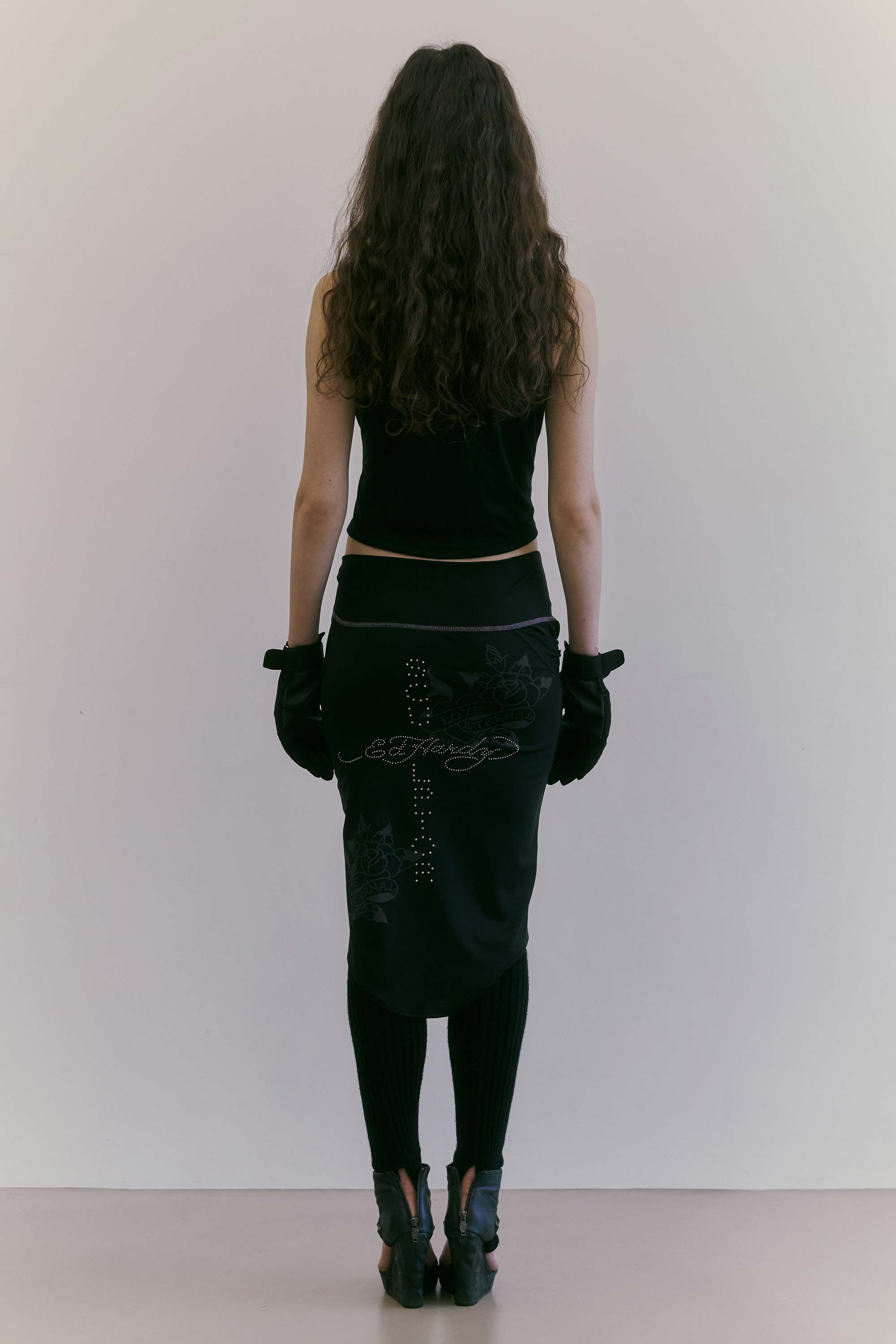 Sculptor X Ed Hardy Raglan Off-Shoulder Tee Black