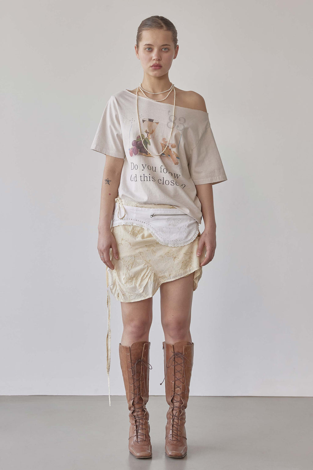 Faith Cut Out Tee Dirty White
