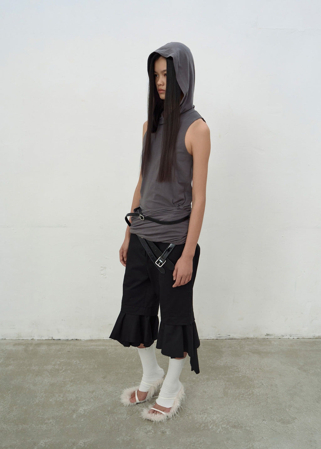 HOODED SLEEVELESS TOP (DARK GREY)