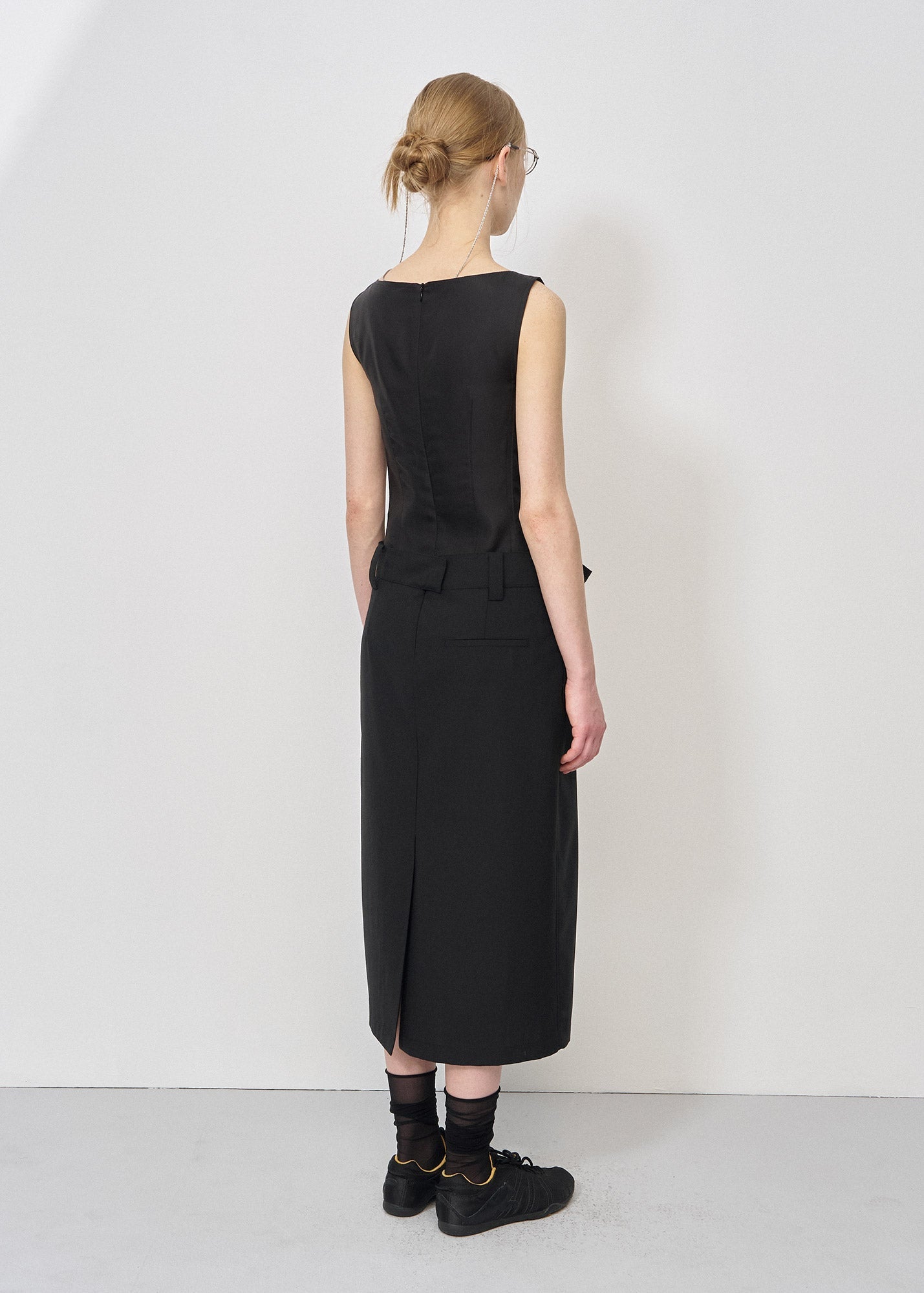 PLEATS DETAIL DRESS (BLACK)