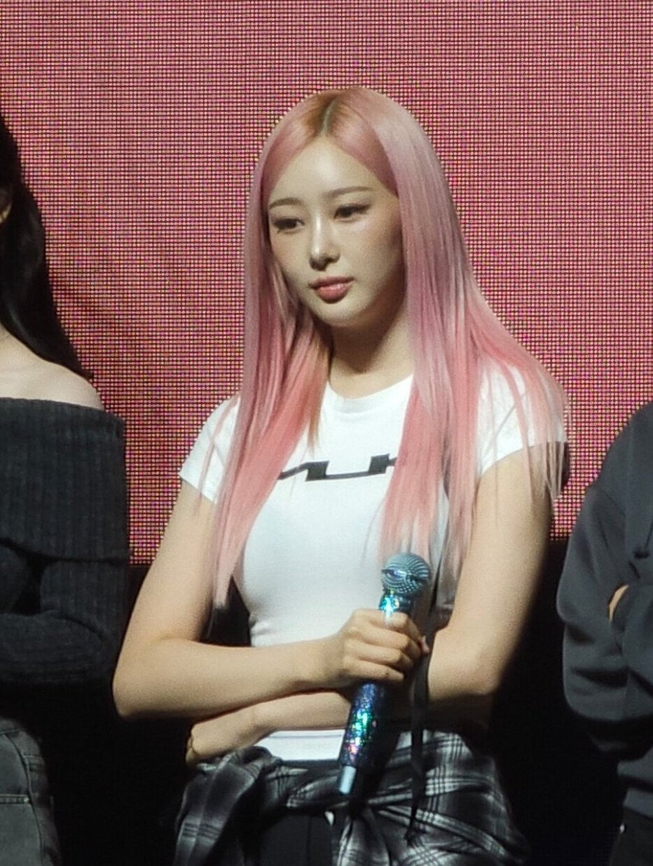 Worn by Aespa Giselle MLK LOGO RIBBON T-SHIRT / 2 COLOR